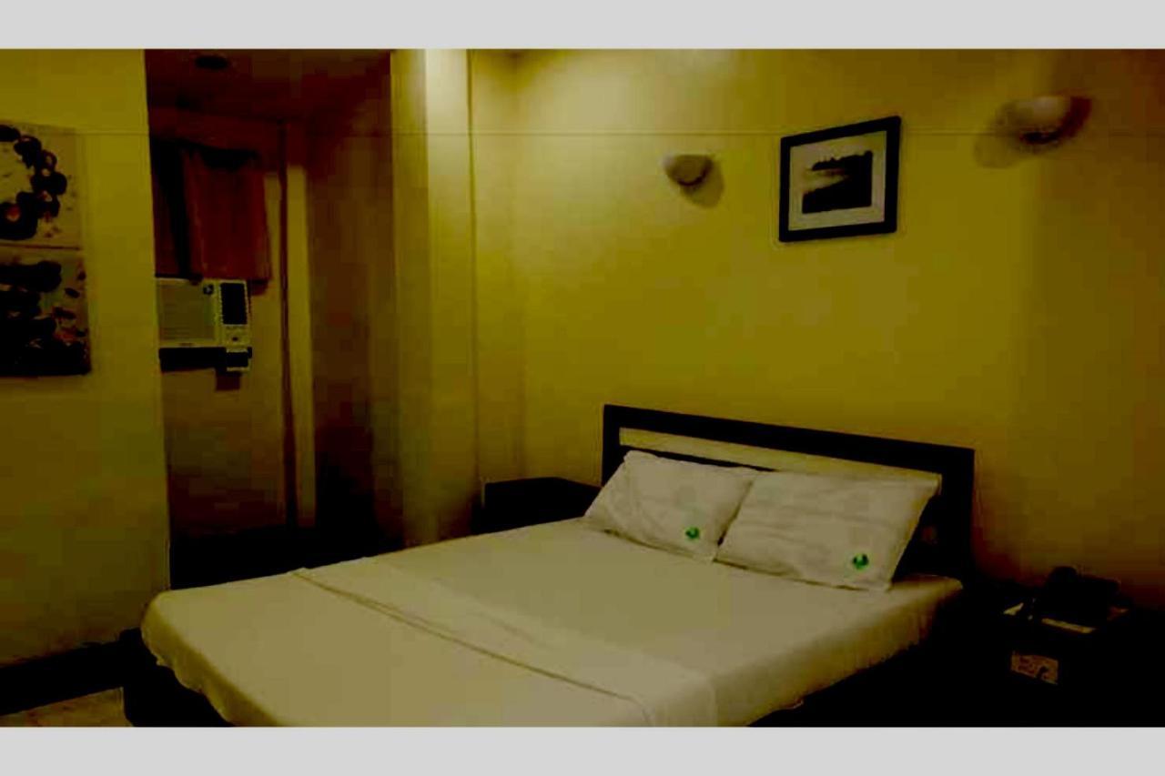 Oyo 672 Capitol Tourist Inn Cebu Eksteriør bilde